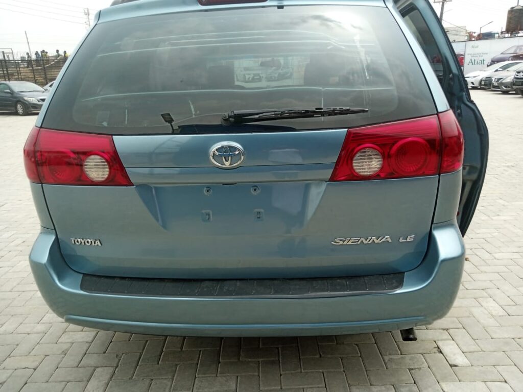 2006 Toyota Siena