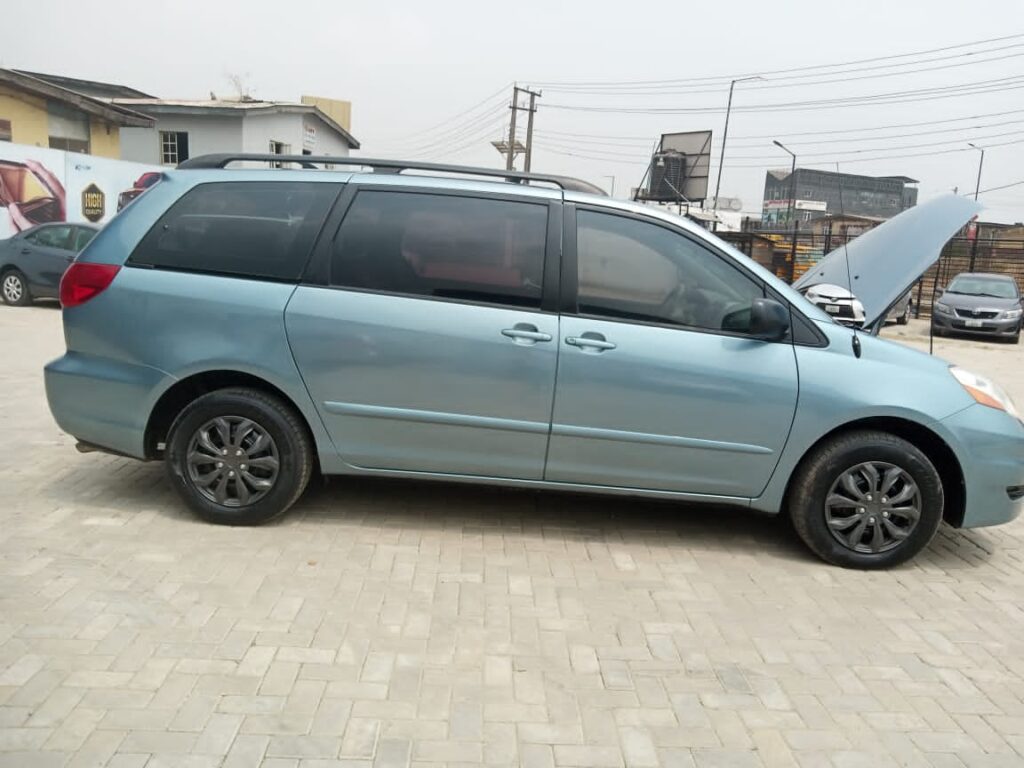 2006 Toyota Siena
