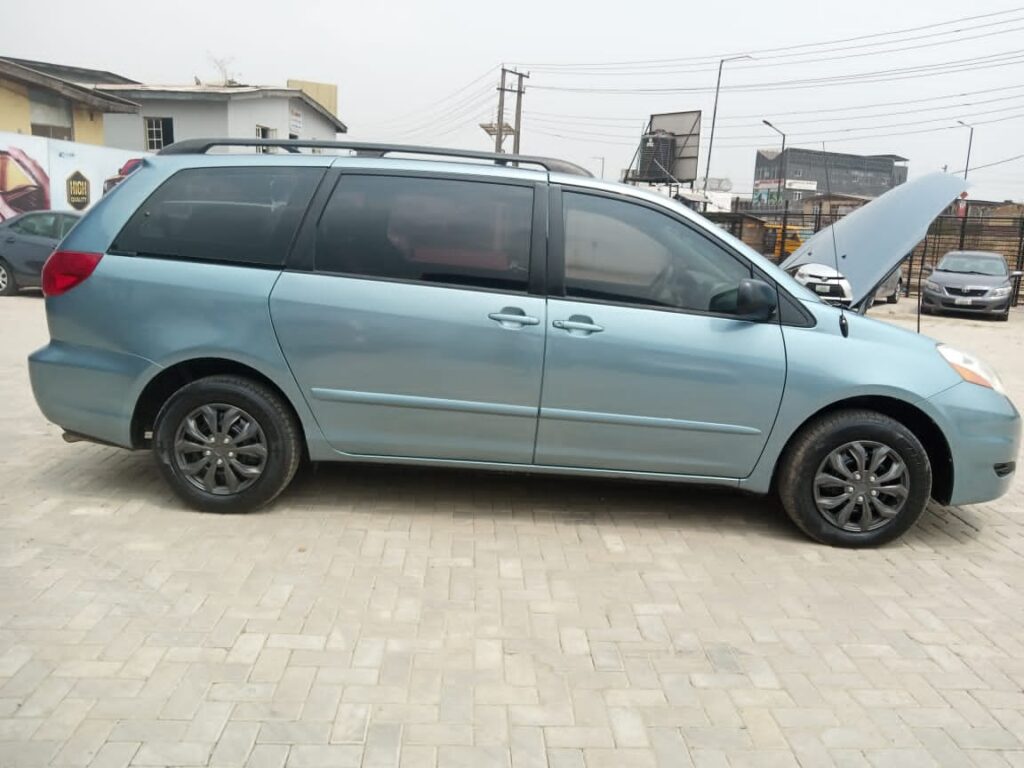 2006 Toyota Siena