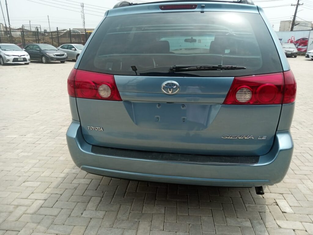 2006 Toyota Siena