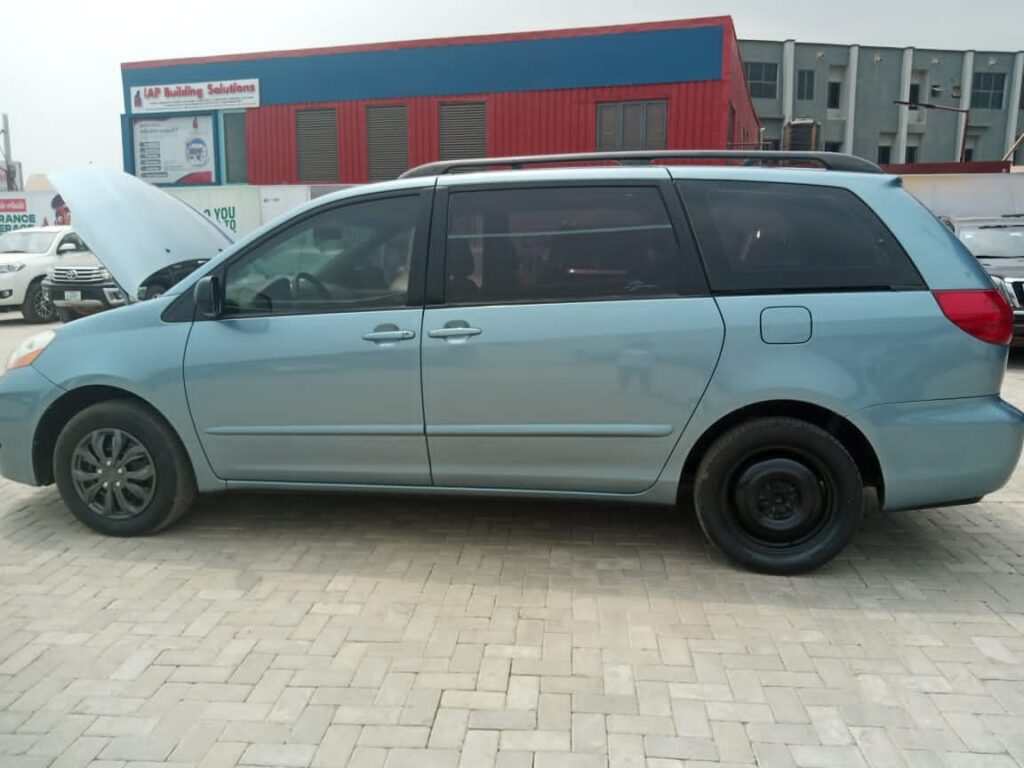 2006 Toyota Siena